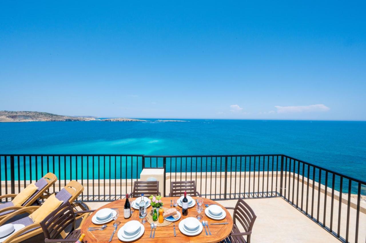 Islet Promenade Seafront Penthouse: Breathtaking Views & Private Hot Tub Apartment St. Paul's Bay Exterior photo