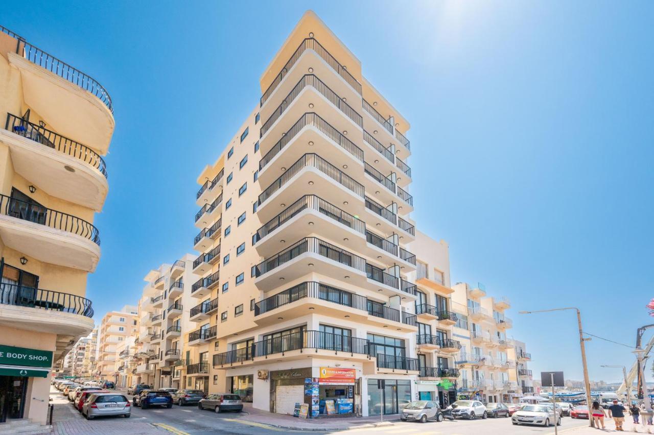 Islet Promenade Seafront Penthouse: Breathtaking Views & Private Hot Tub Apartment St. Paul's Bay Exterior photo