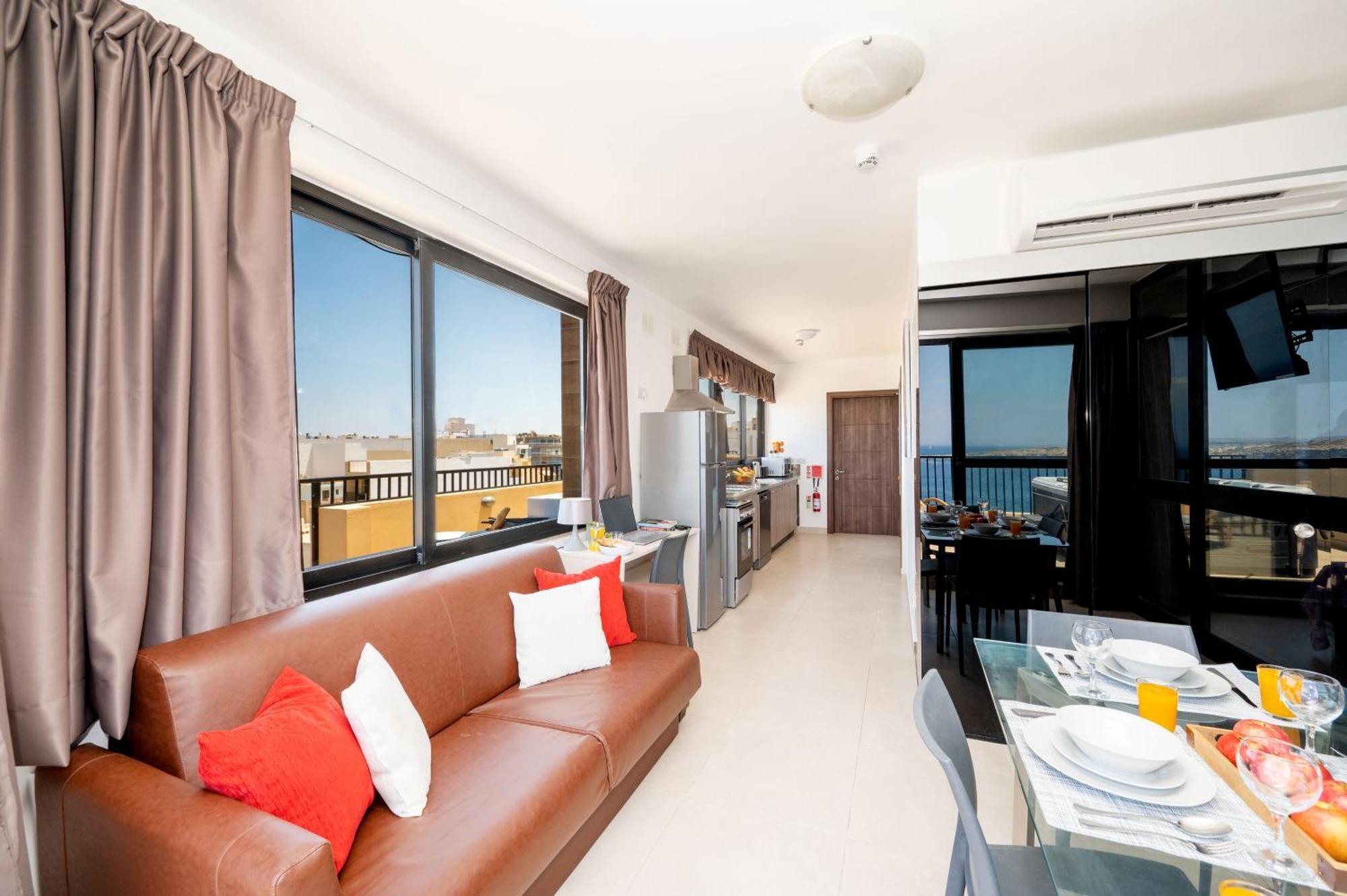 Islet Promenade Seafront Penthouse: Breathtaking Views & Private Hot Tub Apartment St. Paul's Bay Exterior photo