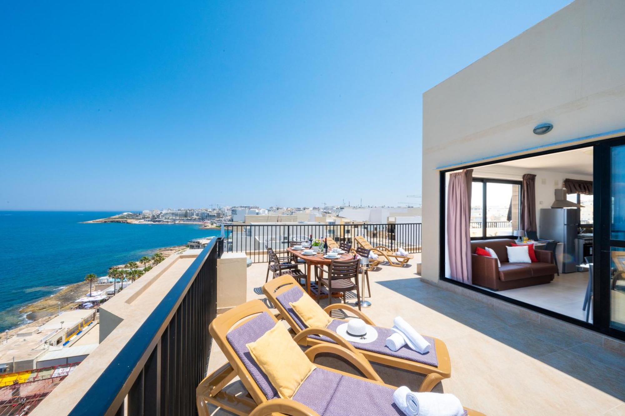 Islet Promenade Seafront Penthouse: Breathtaking Views & Private Hot Tub Apartment St. Paul's Bay Exterior photo