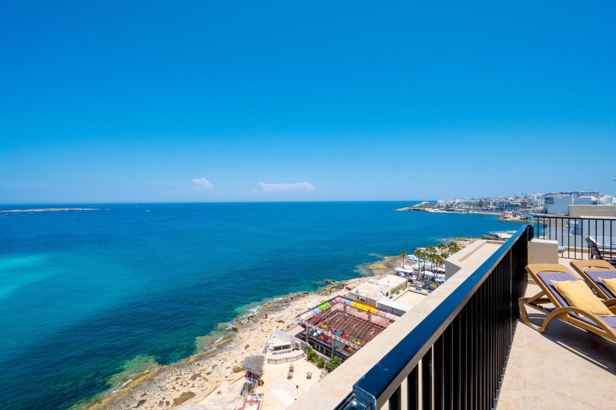 Islet Promenade Seafront Penthouse: Breathtaking Views & Private Hot Tub Apartment St. Paul's Bay Exterior photo