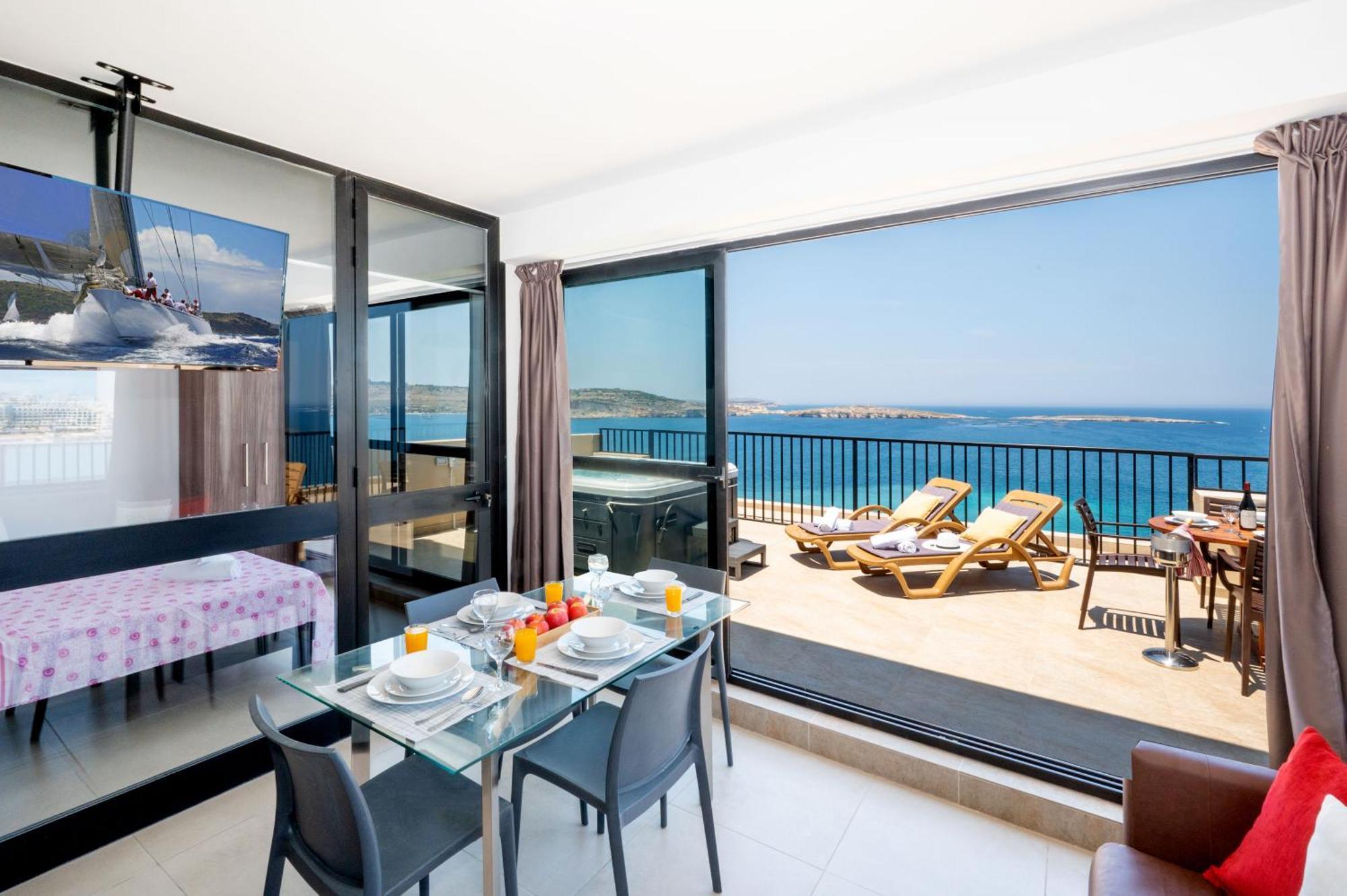 Islet Promenade Seafront Penthouse: Breathtaking Views & Private Hot Tub Apartment St. Paul's Bay Exterior photo