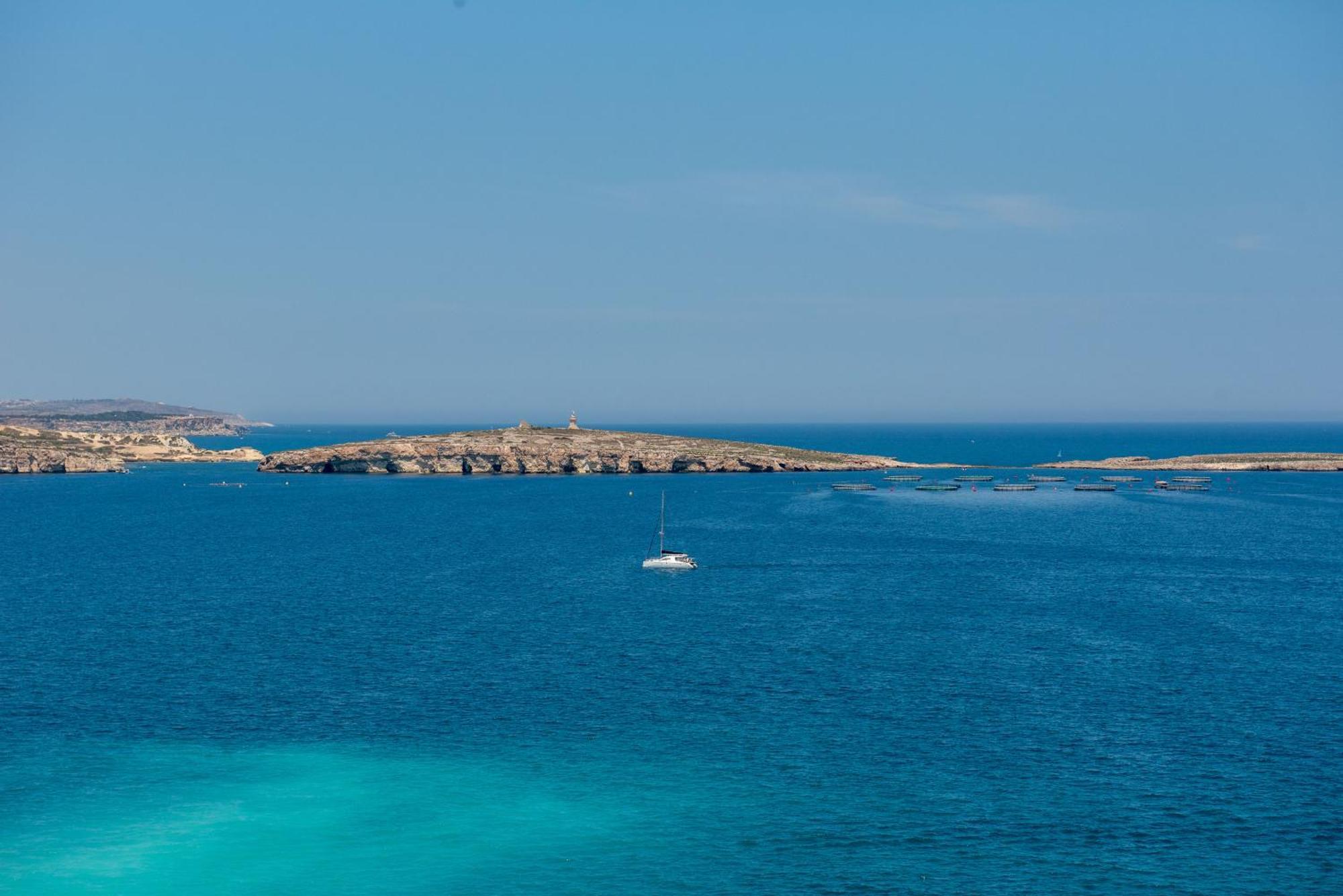 Islet Promenade Seafront Penthouse: Breathtaking Views & Private Hot Tub Apartment St. Paul's Bay Exterior photo