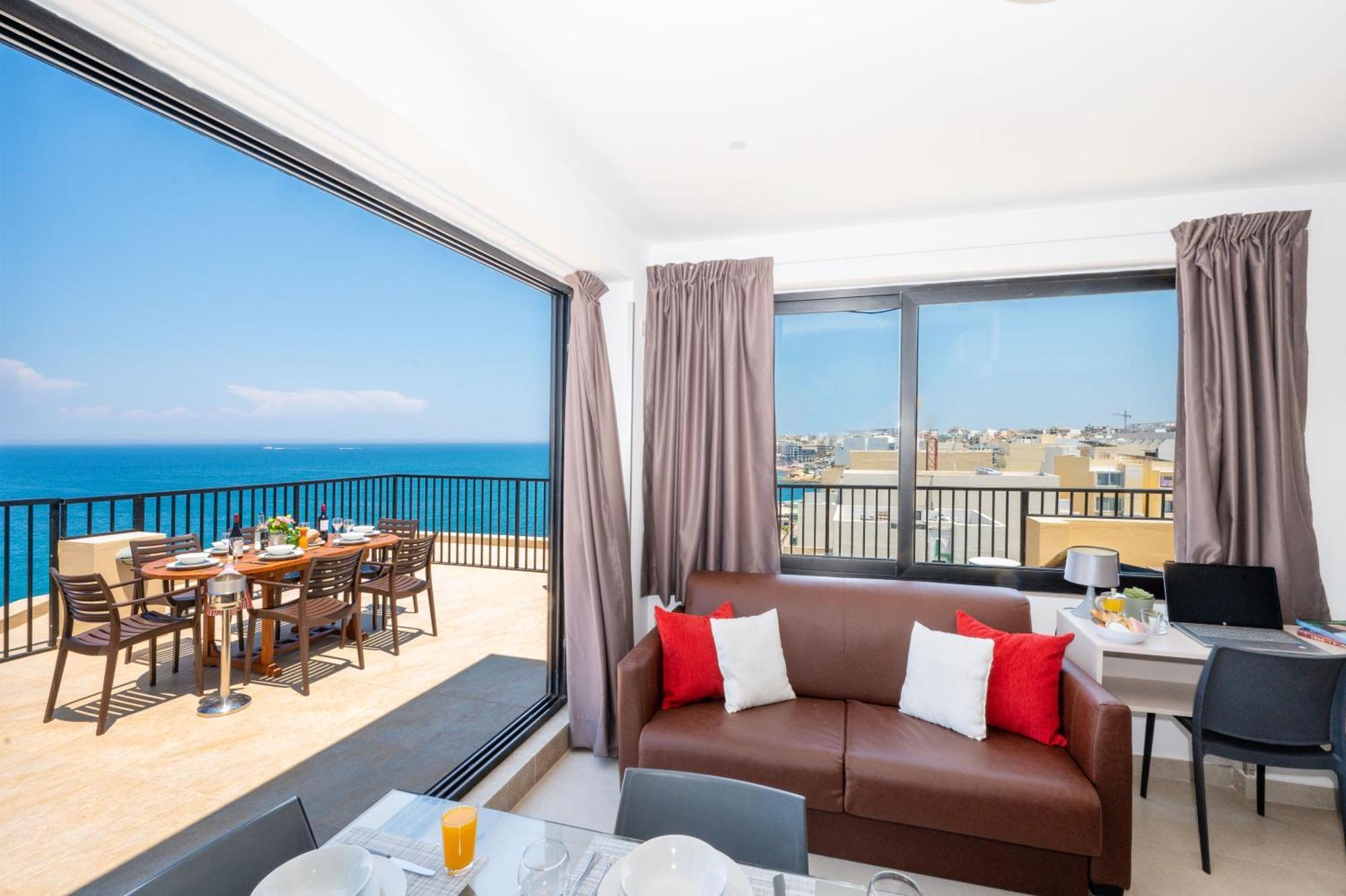 Islet Promenade Seafront Penthouse: Breathtaking Views & Private Hot Tub Apartment St. Paul's Bay Exterior photo