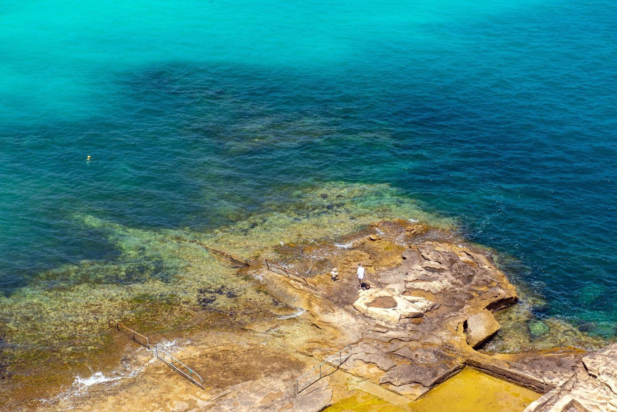 Islet Promenade Seafront Penthouse: Breathtaking Views & Private Hot Tub Apartment St. Paul's Bay Exterior photo